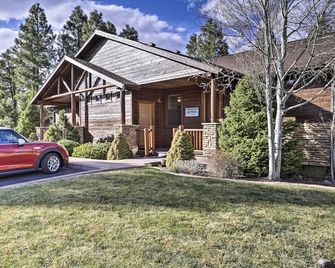 4 Mi to Fool Hollow Lake: Cabin w/ Tranquil Deck - Show Low