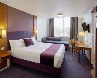 Premier Inn Southampton City Centre (West Quay) - Southampton - Bedroom