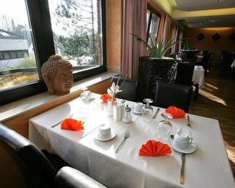 Stargaze Home Hotel - Haan - Restaurace