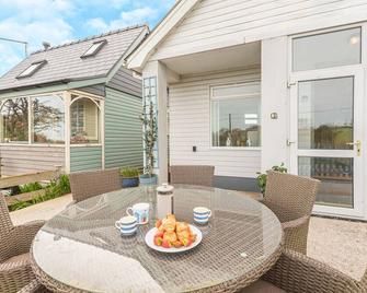 Hareslade Cottage - Gowerton - Patio