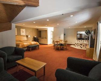 Baymont by Wyndham Harvard - Harvard - Living room