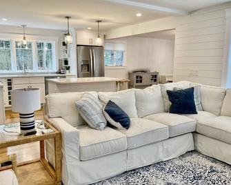 Newly Renovated Near Amazing Sunset Beach - North Falmouth - Sala de estar