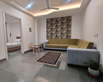 C'est La Vie Apartments by Le Pension Stays - Jaipur - Living room