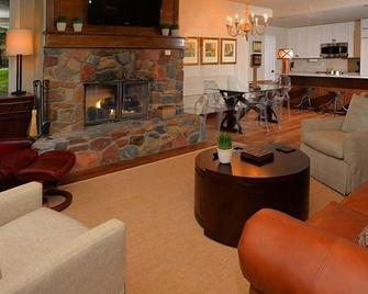 Arrowhead Village Condo - 104 Seasons Lodge - Edwards - Living room