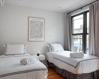 Three Bedroom Brooklynite Suite! - بروكلين - غرفة نوم