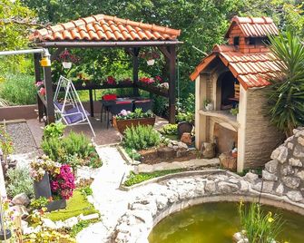 Nice Studio In Omis With House Sea View - Omiš - Widok na zewnątrz