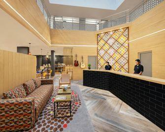 金吉爾蘇拉特酒店 - 蘇拉特 - 櫃檯