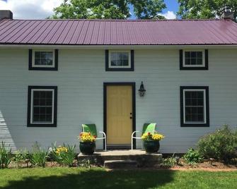 Cozy Country Cottage with Juniata River Access and Railroad Views - Granville - Bangunan