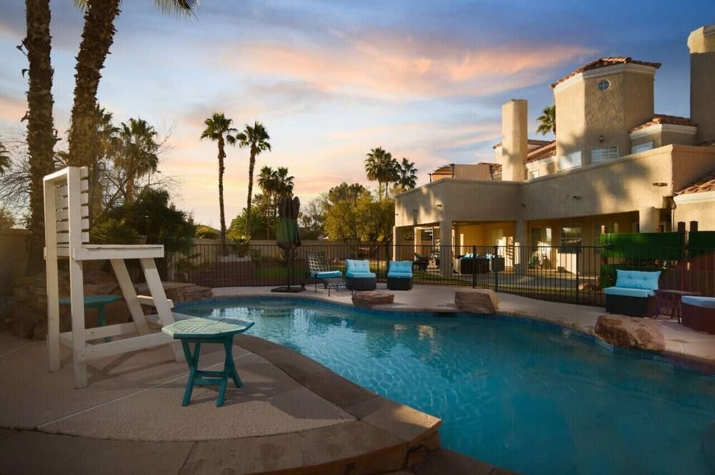Vegas Oasis 15 min strip - Spacious 4 BR 3.5BA Sleeps 14 - לאס וגאס - בריכה