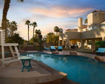 Vegas Oasis 15 min strip - Spacious 4 BR 3.5BA Sleeps 14 - Las Vegas - Pool
