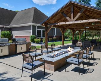 Residence Inn by Marriott Flint Grand Blanc - Flint - Binnenhof