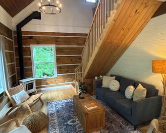 Log cabin on the hill - Haliburton - Huiskamer