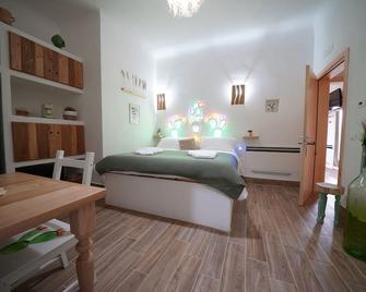 B&B Le Stanze di Nonna Cecè - بولسانو - غرفة نوم