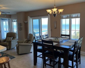 Beachfront 2-bedroom condo with breathtaking ocean views from every room! - Fernandina Beach - Dining room
