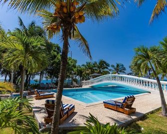 Hotel Cocoliso Island Resort - Isla Grande del Rosario - Pool