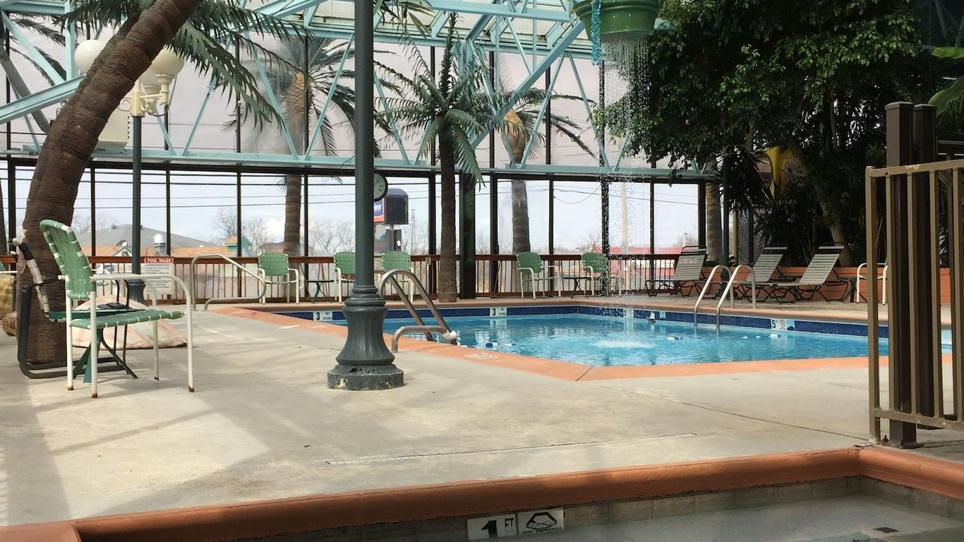 Wildwood Inn Tropical Dome & Theme Suites