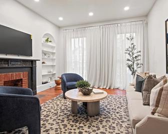 New Luxury Apt | King Beds | En Suite Bathrooms - Palmyra - Sala de estar