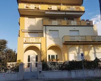 Apartamento Vittoria Marina di Pietrasanta - Pietrasanta - Edificio