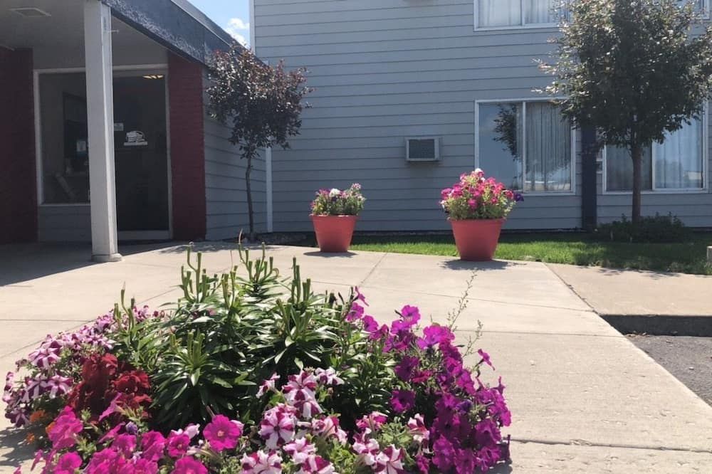 Aero Inn - Kalispell - Exterior