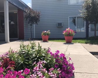 Aero Inn - Kalispell - Outdoors view