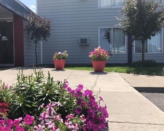 Aero Inn - Kalispell - Exterior