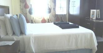 Sharon Avenue Guesthouse - Francistown - Bedroom