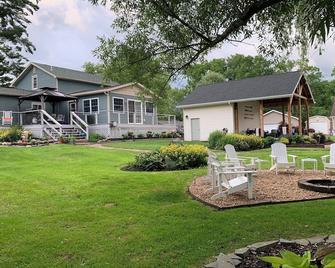 Direct Waterfront private house, NEW 40ft dock w/power, sleeps 8 in Wine Country - Waterloo