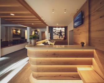 Hotel Strela by Mountain Hotels - Davos - Front desk