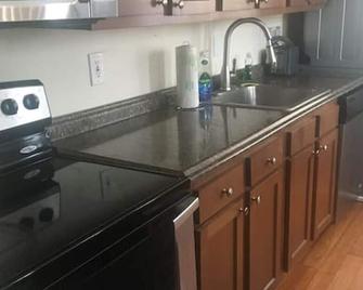 Lovely 2 bedroom apartment with free parking - Schenectady