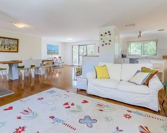 Salt Water Secret - Surf Side - Inverloch - Huiskamer