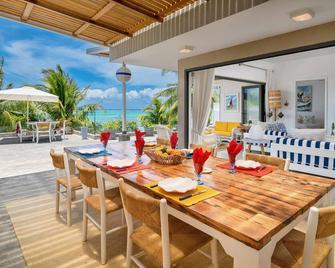 Rooftop Penthouse, feet in the water - Roches Noires - Patio