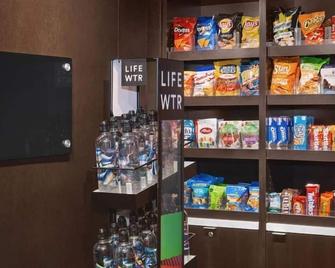 Comfort Inn & Suites - Bethlehem Allentown Abe Airport - Bethlehem - Winkel