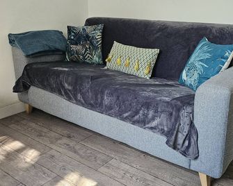 Petit Gîte en Auvergne Entièrement Rénové - Giat - Living room