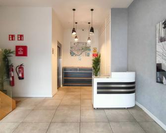Apartamentos Magna Sevilla - Sevilla - Recepción
