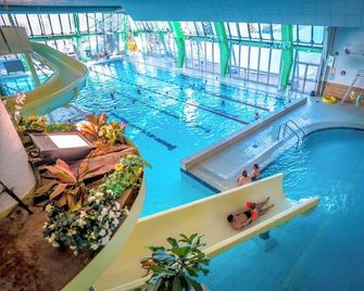 3 P. Spacious Completely Renovated. Breathtaking View - Ski On Foot 50 M - Orcières - Pool