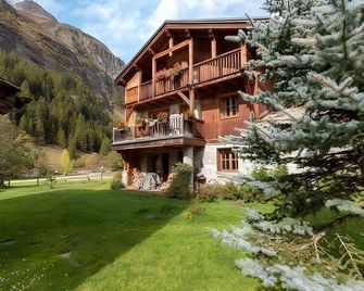 Casa-Chalet Brizolée avec vue sur le lac à Tignes - Tignes - Bâtiment