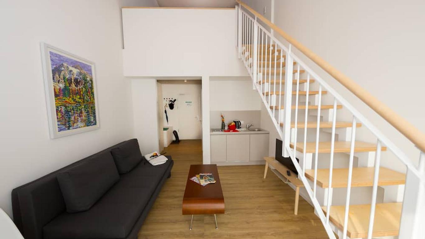 كانتري إن هوتل فوبين