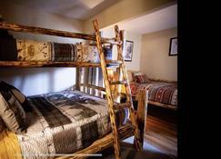 Condo walking distance to lifts/Mountain Village - Big Sky - Bedroom