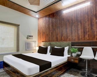 Hotel O Sarlanchal- Pg - Alīgarh - Bedroom