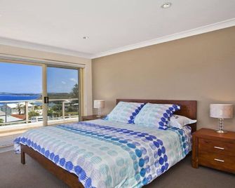 Vista Di Mare Short Walk To Beach Accom Holidays - Forresters Beach - Habitación