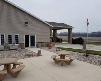 Okoboji Inn & Suites - Milford - Patio