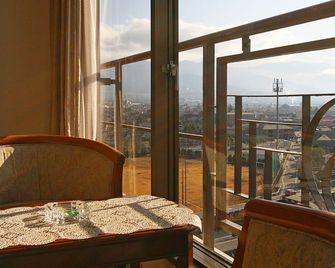 Hotel Hana Isawa - Fuefuki - Balkon