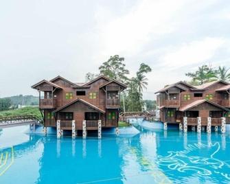 Eagle Ranch Resort - Si Rusa - Pool