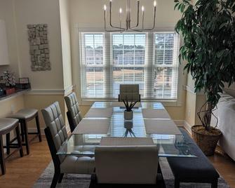 Beautiful 1500 s f 3 Bd - 2 Ba condo overlooking stream and golf course - Myrtle Beach - Comedor