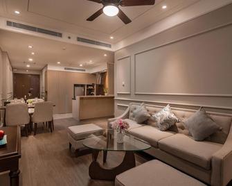 Altara Suites Da Nang By Ahg - Danang - Obývací pokoj