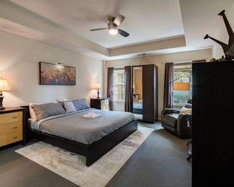 Peaceful 3-bedroom house with office in charming Dallas - Dallas