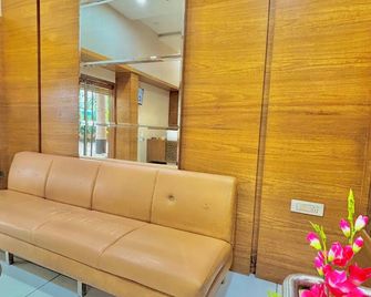 Hotel Neelkamal, Chembur - Bombay - Lobby