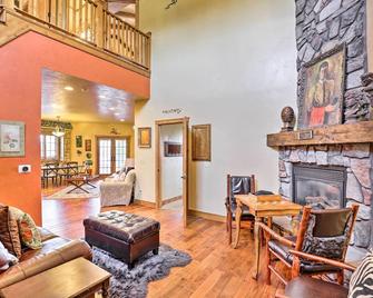 Charming Cedar City Retreat - Walk To Suu Campus! - Cedar City - Living room