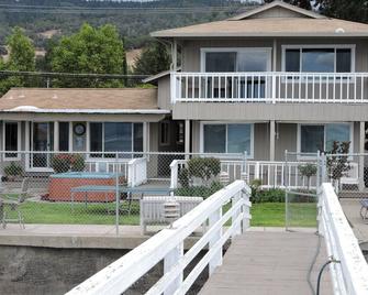 4 Bedroom 3 Bath Lakefront Sun-Thurs stays in August 10% off nightly rate - Lucerne - Edificio
