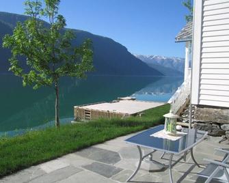 'Butikken' - Zeecabines - Ulvik - Innenhof